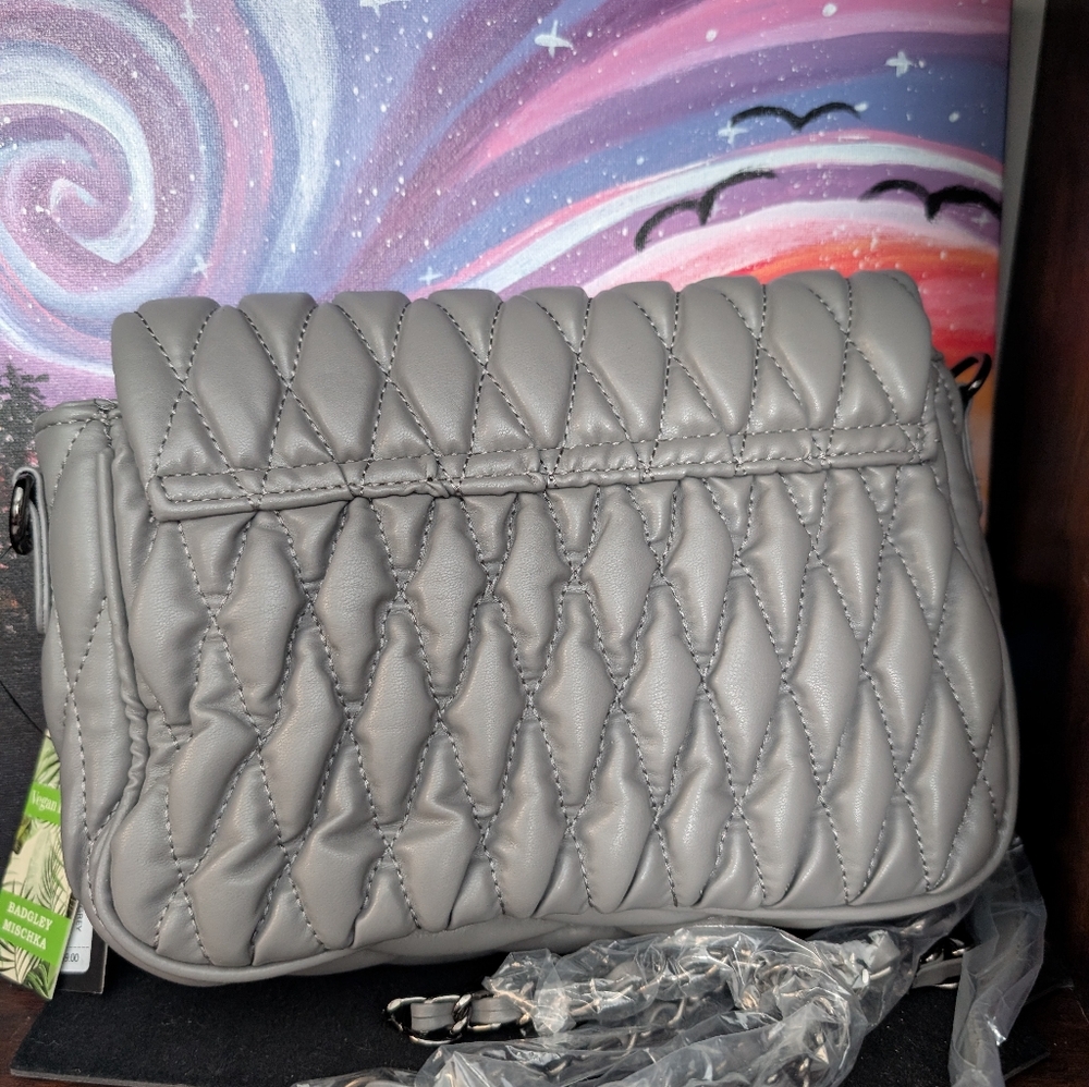 NWT Badgley Mischka Elegant Gray Quilted Crossbody/Shoulder Bag - Picture 2 of 4